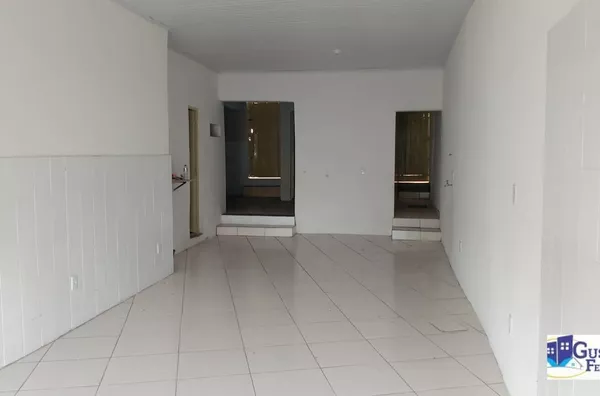ALUGUEL LOJA COM 140M2  AO LADO DO BANCO ITAU NA PRAÇA SAO VICENTE .