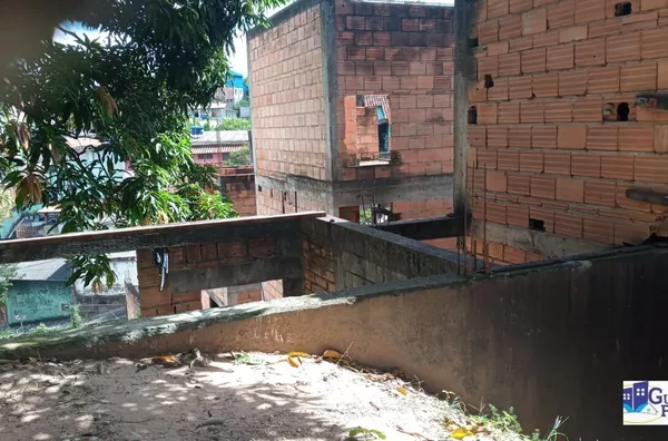 Vende Lote Comercial e residencial com saída para avenida e rua.