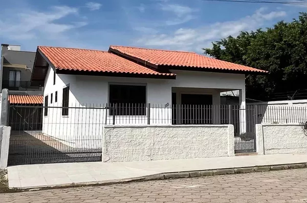 Casa para venda, 4 quarto(s),  Jardim Dourado, Porto Belo