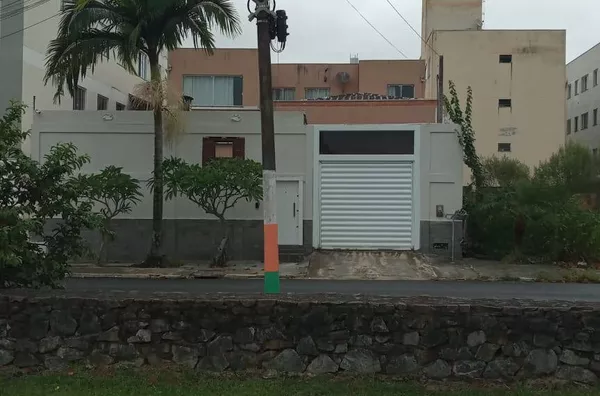 VENDA DE UMA CASA EM CAMBORIU COM PISCINA