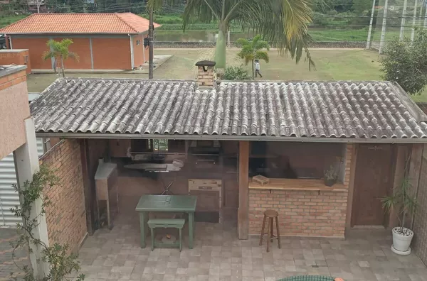 VENDA DE UMA CASA EM CAMBORIU COM PISCINA