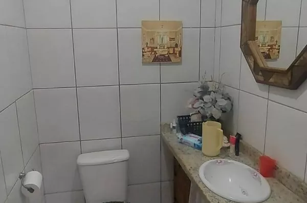 VENDE UMA CASA NO BAIRRO PEREQUE PORTO BELO SC