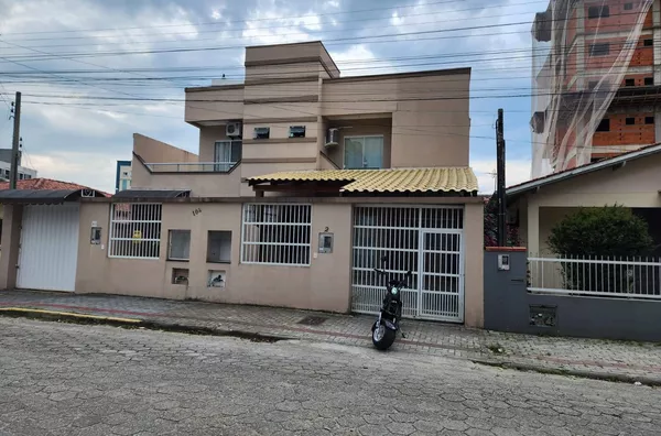 VENDA DE UM SOBRADO GEMINADO NA PRAIA DO PEREQUE