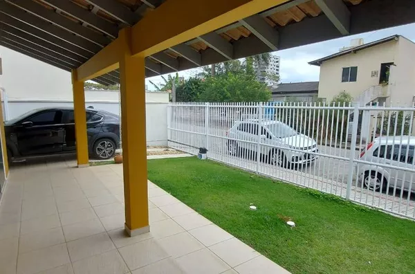 VENDA  DE UMA  CASA COM PISCINA PRAIA PEREQUE PORTO BELO