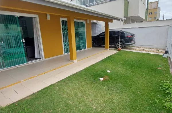 VENDA  DE UMA  CASA COM PISCINA PRAIA PEREQUE PORTO BELO