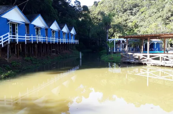 VENDA DE UM SITIO COM PISCINA EM CAMBORIU SC RIO DO MEIO