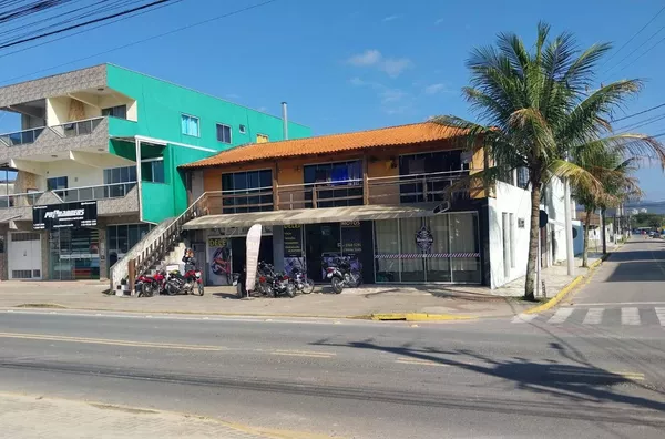 VENDA DE UM PREDIO COM SALA COMERCIAL NO PEREQUE PORTO BELO SC
