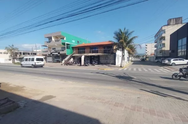 VENDA DE UM PREDIO COM SALA COMERCIAL NO PEREQUE PORTO BELO SC