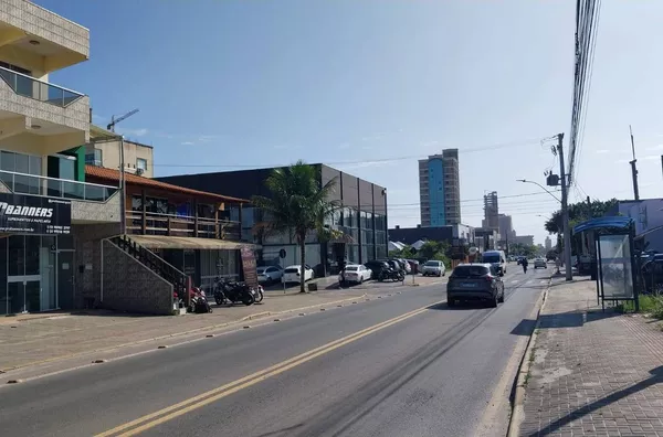 VENDA DE UM PREDIO COM SALA COMERCIAL NO PEREQUE PORTO BELO SC