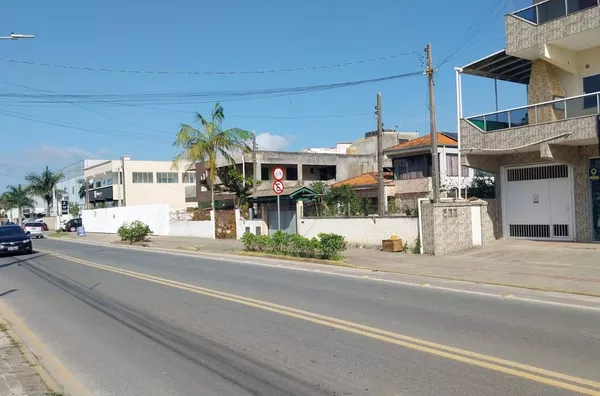 VENDA DE UM PREDIO COM SALA COMERCIAL NO PEREQUE PORTO BELO SC