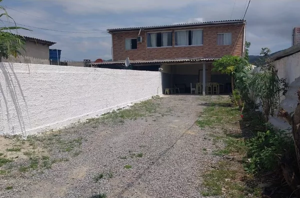 aluga-se uma casa anual  para funcionário de obras