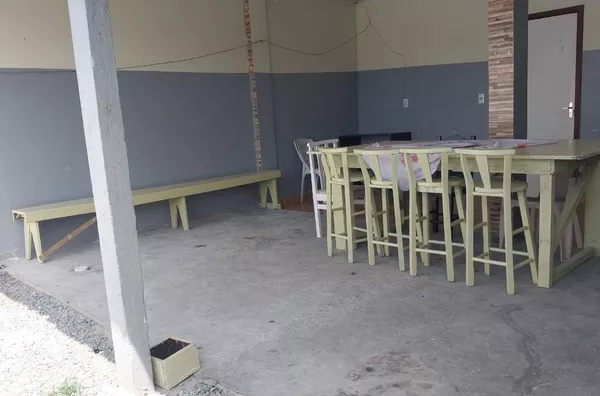 aluga-se uma casa anual  para funcionário de obras