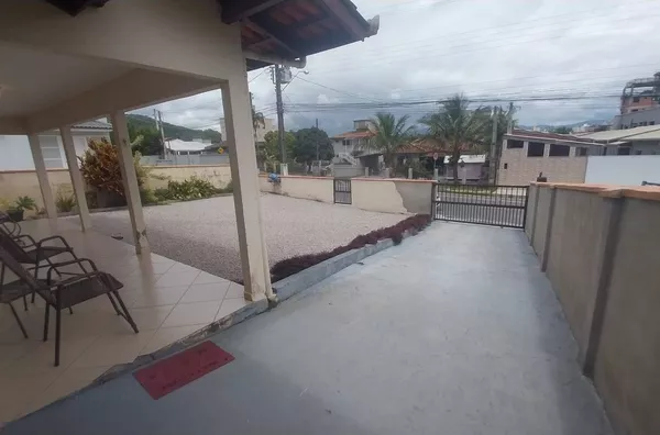 VENDA DE UMA CASA EM PORTO BELO SC