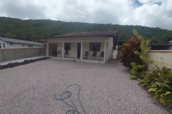 VENDA DE UMA CASA EM PORTO BELO SC