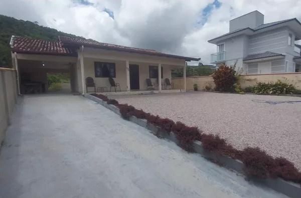 VENDA DE UMA CASA EM PORTO BELO SC