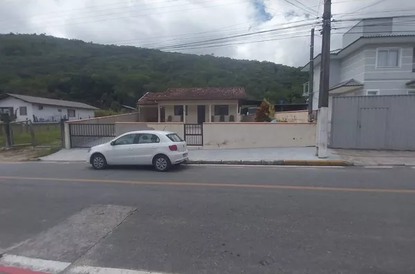 VENDA DE UMA CASA EM PORTO BELO SC