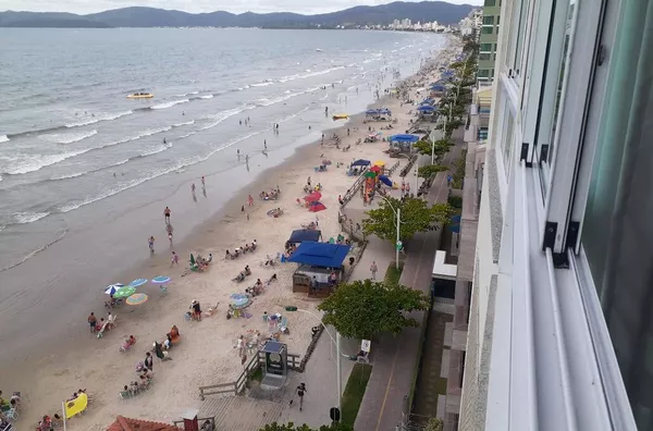 LOCAÇÃO TEMPORADA FRENTE MAR MEIA PRAIA SC