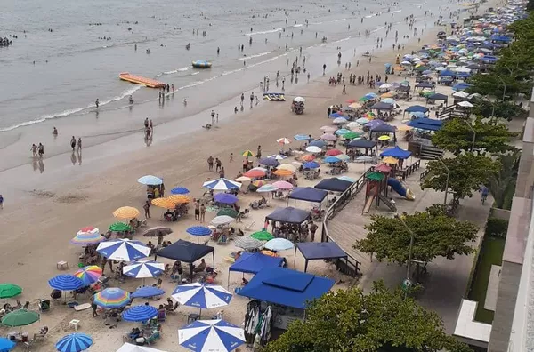 LOCAÇÃO TEMPORADA FRENTE MAR MEIA PRAIA SC