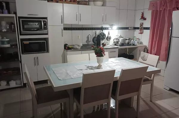 VENDA DE UMA CASA COM PISCINA NO BAIRRO SANTA LUZIA PORTO BELO