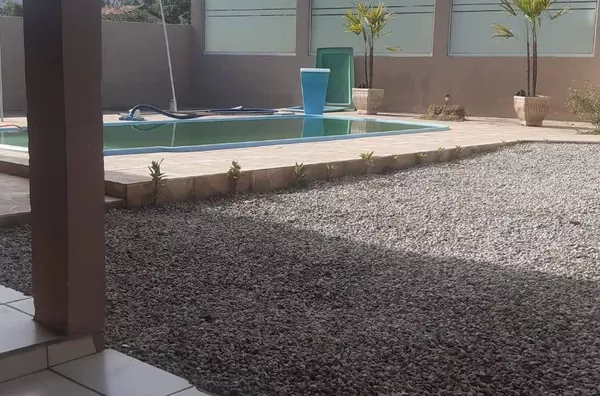 VENDA DE UMA CASA COM PISCINA NO BAIRRO SANTA LUZIA PORTO BELO