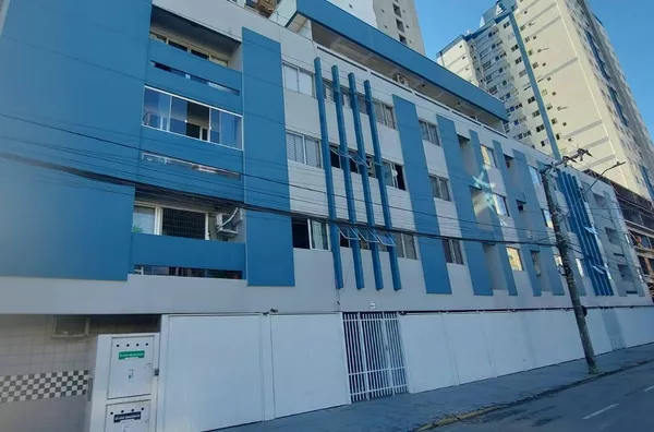 VENDA DE UM APARTAMENTO EDIFICIO LILIAN REGINA NO CENTRO DE ITAJAI SC.