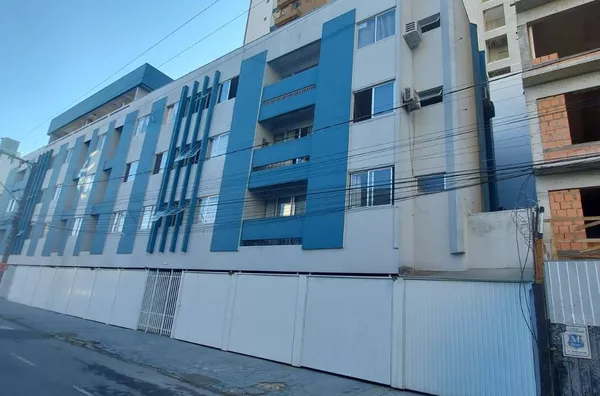 VENDA DE UM APARTAMENTO EDIFICIO LILIAN REGINA NO CENTRO DE ITAJAI SC.