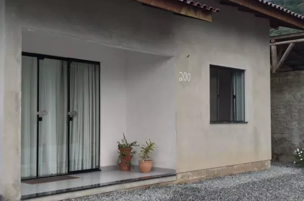 VENDA DE UMA CASA NO PORTO BELO SC  BAIRRO SANTA LUZIA