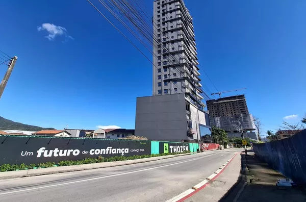 ALUGUEL SALA COMERCIAL NA PRAIA DO PEREQUE PORTO BELO PRONTA
