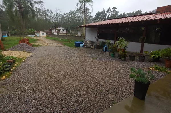 VENDA DE UMA CASA EM CANELINHA