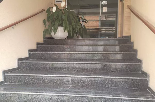 VENDA DE UM APARTAMENTO MOBILIADO NO RES. MORADA DO SOL MEIA PRAIA