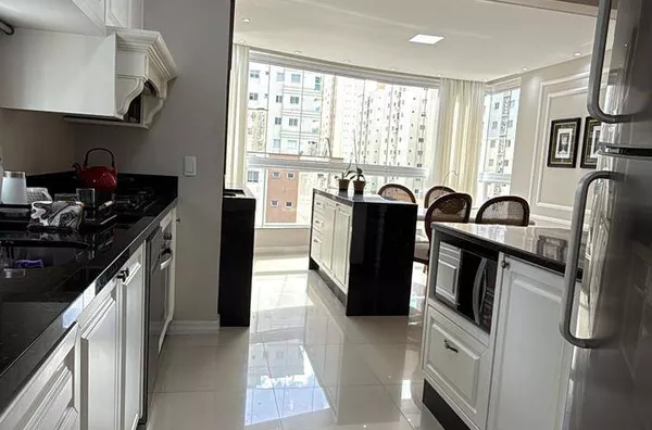 OPORTUNIDADE APARTAMENTO MEIA PRAIA LOIUS XV
