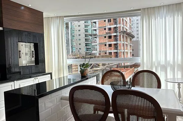 OPORTUNIDADE APARTAMENTO MEIA PRAIA LOIUS XV
