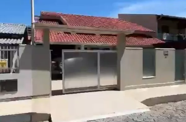 VENDA DE UMA CASA E PEREQUE PORTO BELO SC