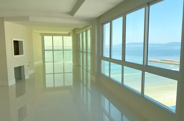 VENDA DE UM APARTAMENTO FRENTE MAR NO RIVIERA  DEL SOL
