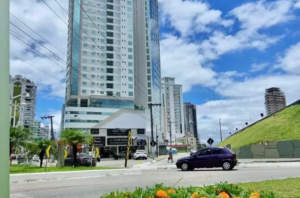 VENDA DE APARTAMENTO NO RESIDENCIAL GARDEN SQUARE NA MEIA PRAIA
