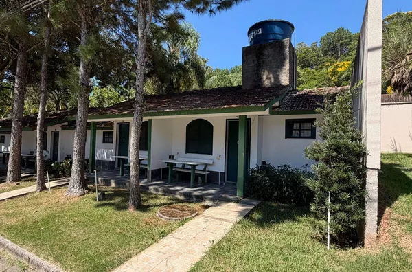TERRENO DE 958 m² COM 5 CABANAS + KITNET + CASA