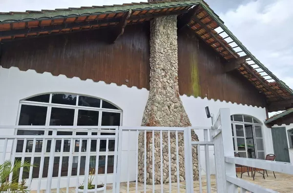 TERRENO DE 958 m² COM 5 CABANAS + KITNET + CASA