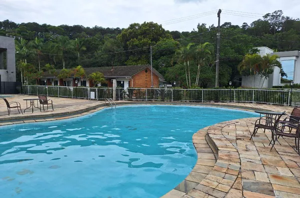 TERRENO DE 958 m² COM 5 CABANAS + KITNET + CASA