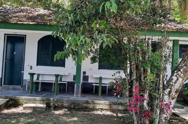 TERRENO DE 958 m² COM 5 CABANAS + KITNET + CASA