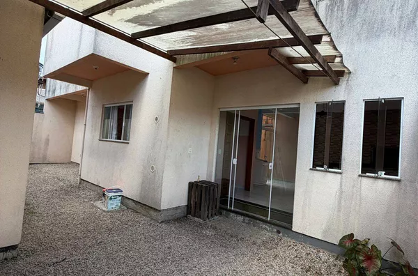 VENDA DE CASA DE DOIS ANDARES E DUAS KITNETS NO PEREQUÊ