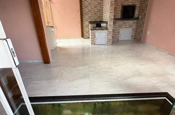 VENDA DE CASA DE DOIS ANDARES E DUAS KITNETS NO PEREQUÊ
