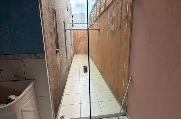 VENDA DE CASA DE DOIS ANDARES E DUAS KITNETS NO PEREQUÊ