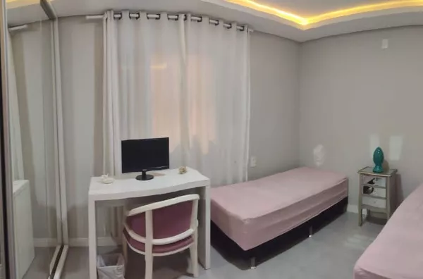 CASA A VENDA  COM 2 FLETS EM PORTO BELO SC