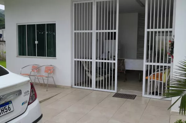 VENDA DE UMA CASA NO BALNEARIO PEREQUE PORTO BELO SC