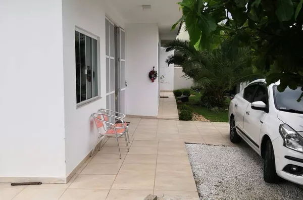 VENDA DE UMA CASA NO BALNEARIO PEREQUE PORTO BELO SC