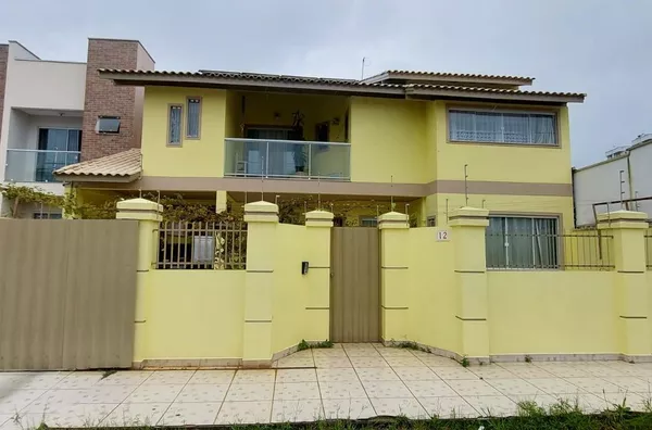 VENDA DE UMA  CASA NO PEREQUE PORTO BELO SC