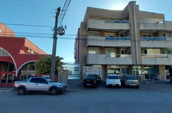 VENDE SE UMA COBERTURA EM BOMBINHAS/ BOMBAS