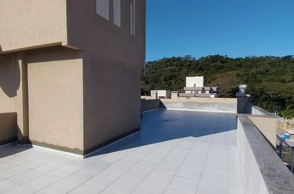 VENDE SE UMA COBERTURA EM BOMBINHAS/ BOMBAS