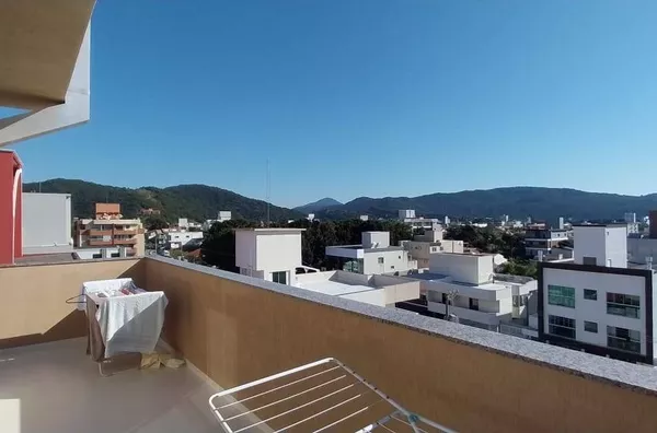 VENDE SE UMA COBERTURA EM BOMBINHAS/ BOMBAS