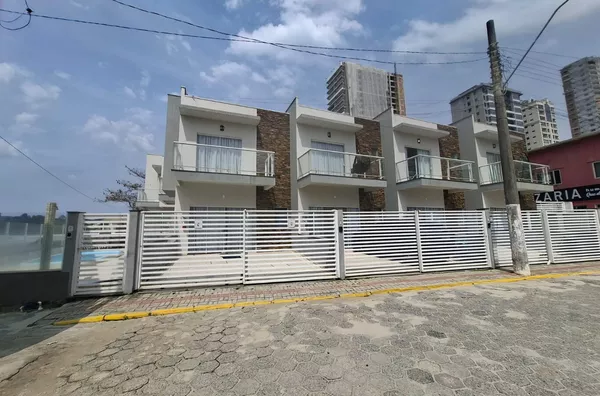 Sobrado para venda,  Frente Mar, Balneário Perequê, Porto Belo